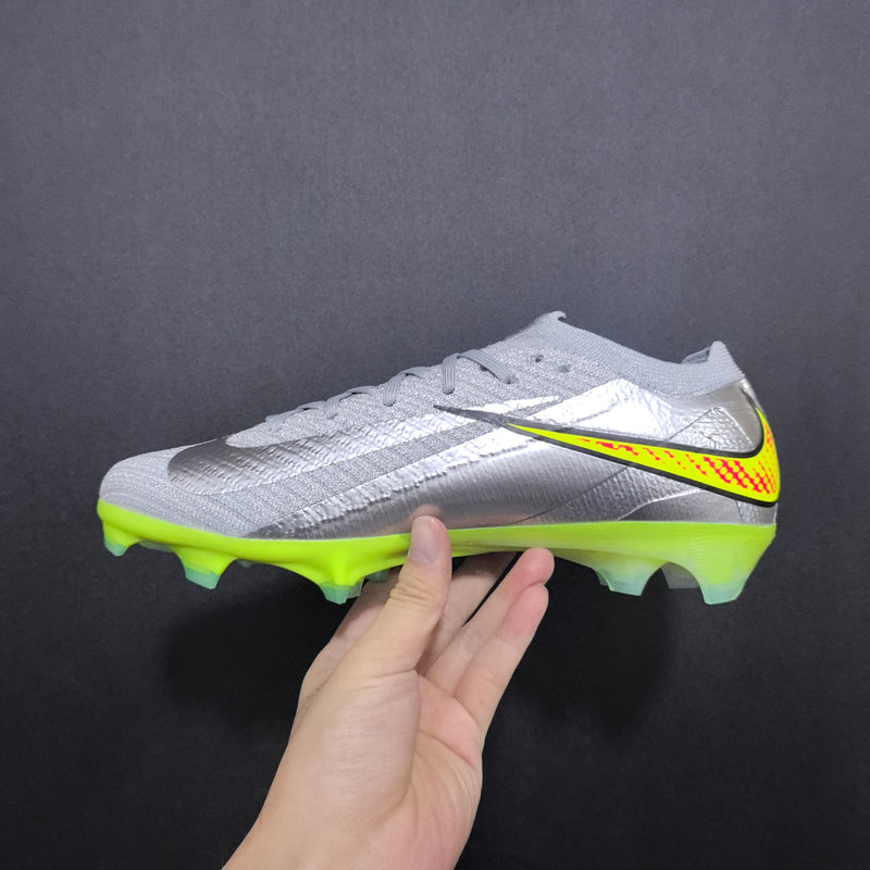 CHUTEIRA NIKE MERCURIAL HYPERVENOM LIQUID DIAMOND NJR