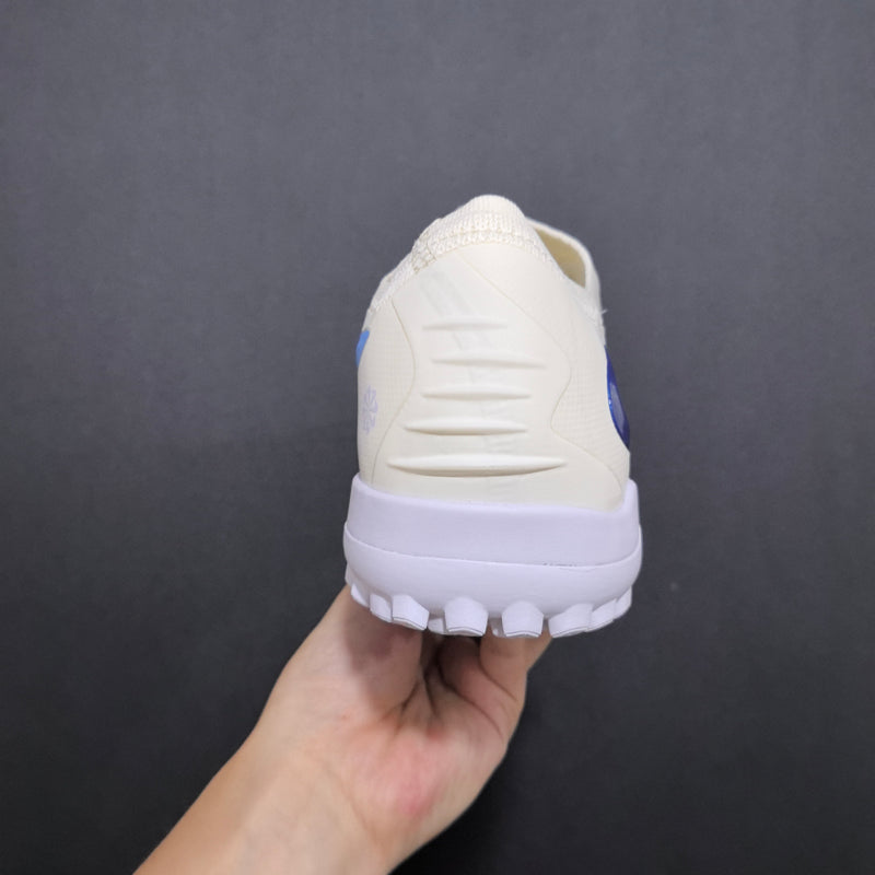 Chuteira Nike Phantom 6 Elite Society TF "Fear Nothing"