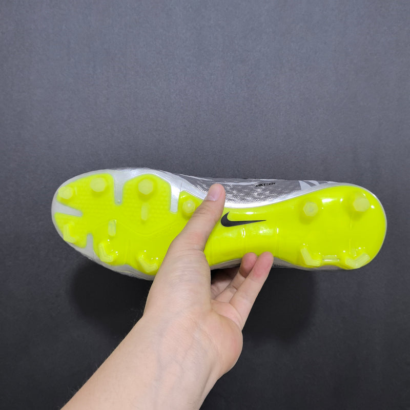 Chuteira Nike Phantom Hypervenom FG