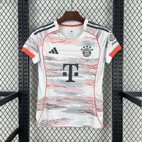 Camisa Feminina Oficial do Bayern de Munique 25/26 - Baby Look
