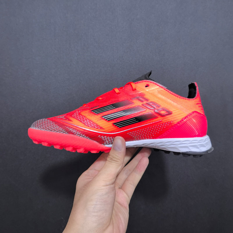 Chuteira de futebol society adidas F50 League TF