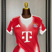 Camisa Feminina Oficial do Bayern de Munique 25/26 - Baby Look