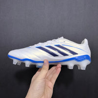 Chuteira Adidas Copa 11 Pure de edição limitada