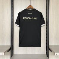 Camisa Oficial do Borussia Dortmound 26/27 - Edição 100 Anos do Rote Erde - antigo estádio do clube
