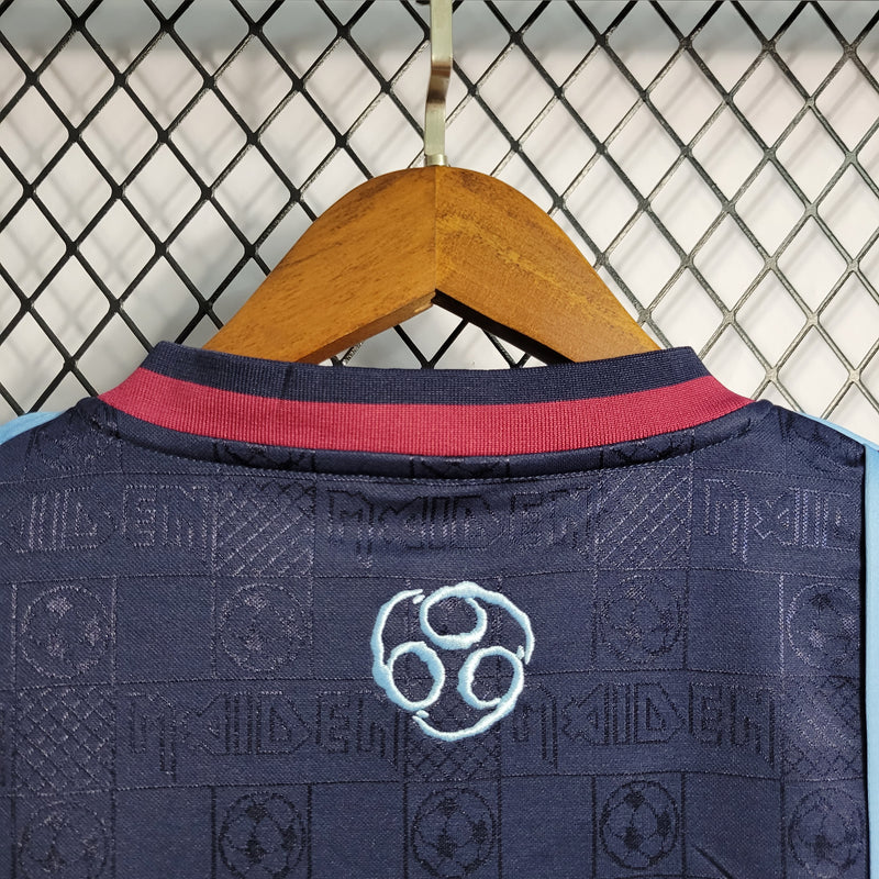 Camisa Retrô do West Ham 2011