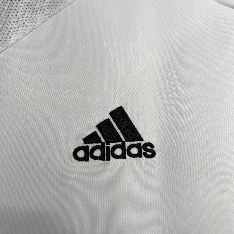 Camisa Retrô do Real Madrid 2005/2006
