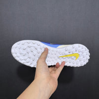 Chuteira Society Nike Phantom 6 Academy TF