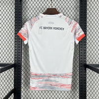 Camisa Feminina Oficial do Bayern de Munique 25/26 - Baby Look