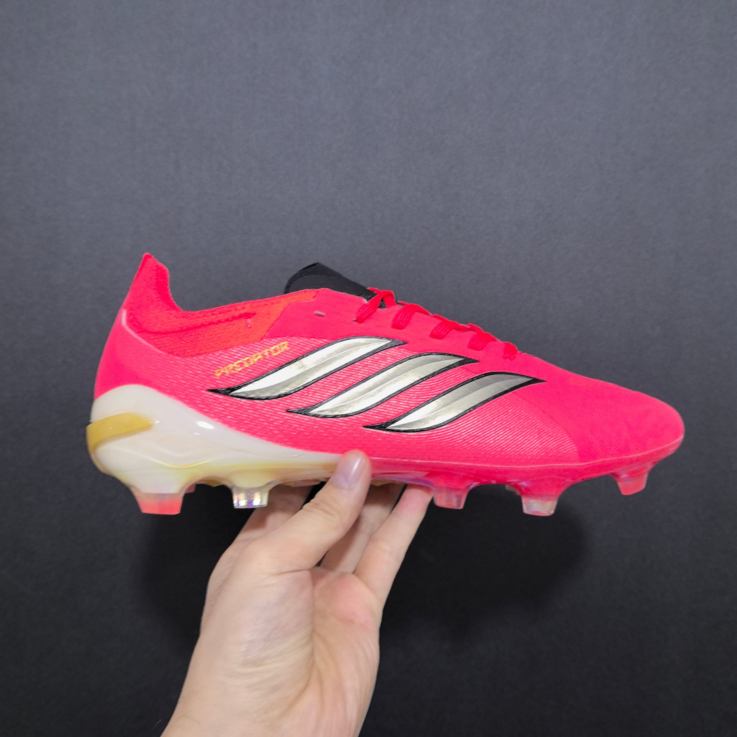 Chuteira Adidas Predator 2026 World Cup