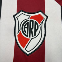 Camisa Retrô do River Plate 2005/2006