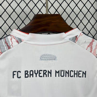 Camisa Feminina Oficial do Bayern de Munique 25/26 - Baby Look