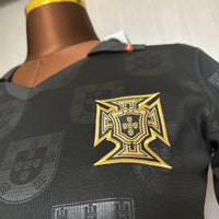 Camisa Feminina Oficial de Portugal 26/27 Baby Look - “Pantera Negra” em homenagem a Eusébio