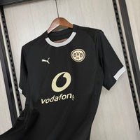 Camisa Oficial do Borussia Dortmound 26/27 - Edição 100 Anos do Rote Erde - antigo estádio do clube